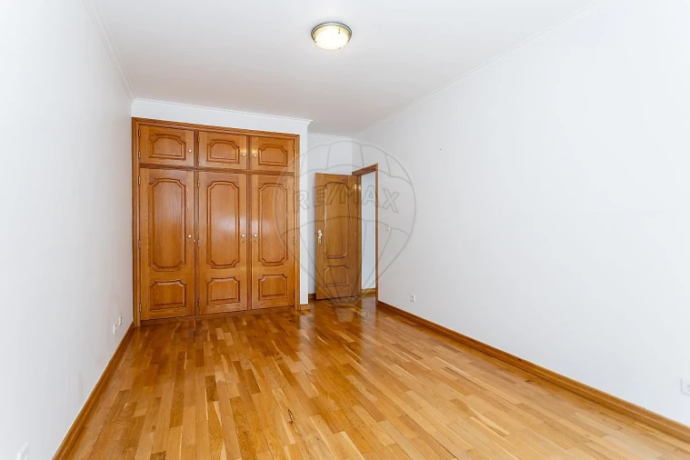 Apartamento T3 para Arrendamento em Benfica Foto 24