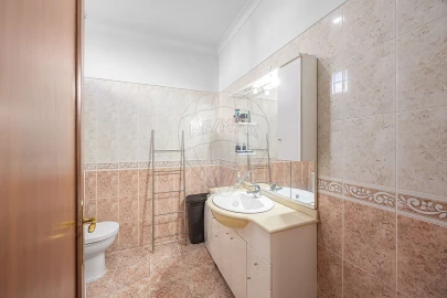 Moradia T5 para Venda em Santa Maria, São Pedro e Matacães