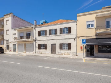Moradia T5 para Venda em Santa Maria, São Pedro e Matacães