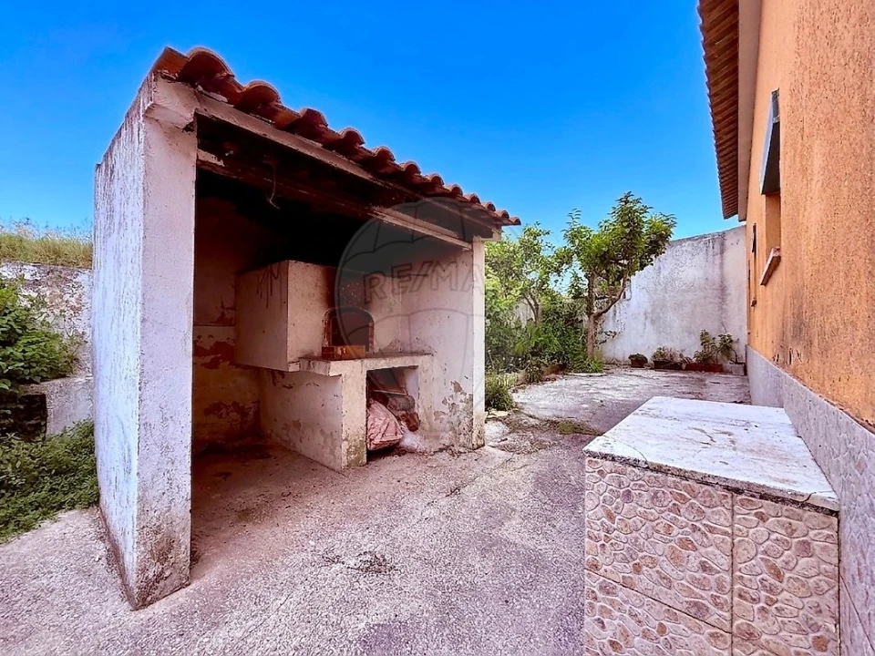 Moradia T2 para Venda em Azueira e Sobral da Abelheira Foto 13