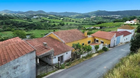 Moradia T2 para Venda em Azueira e Sobral da Abelheira