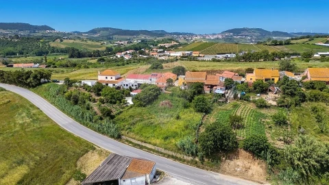 Moradia T2 para Venda em Azueira e Sobral da Abelheira