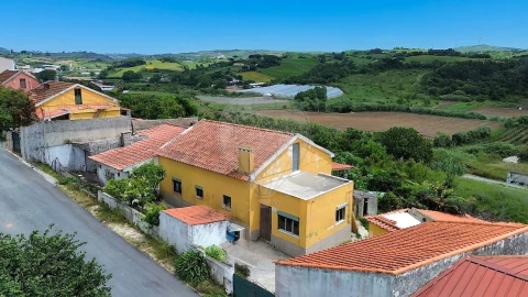 Moradia T2 para Venda em Azueira e Sobral da Abelheira