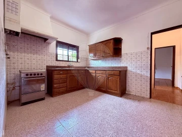 Moradia T2 para Venda em Azueira e Sobral da Abelheira