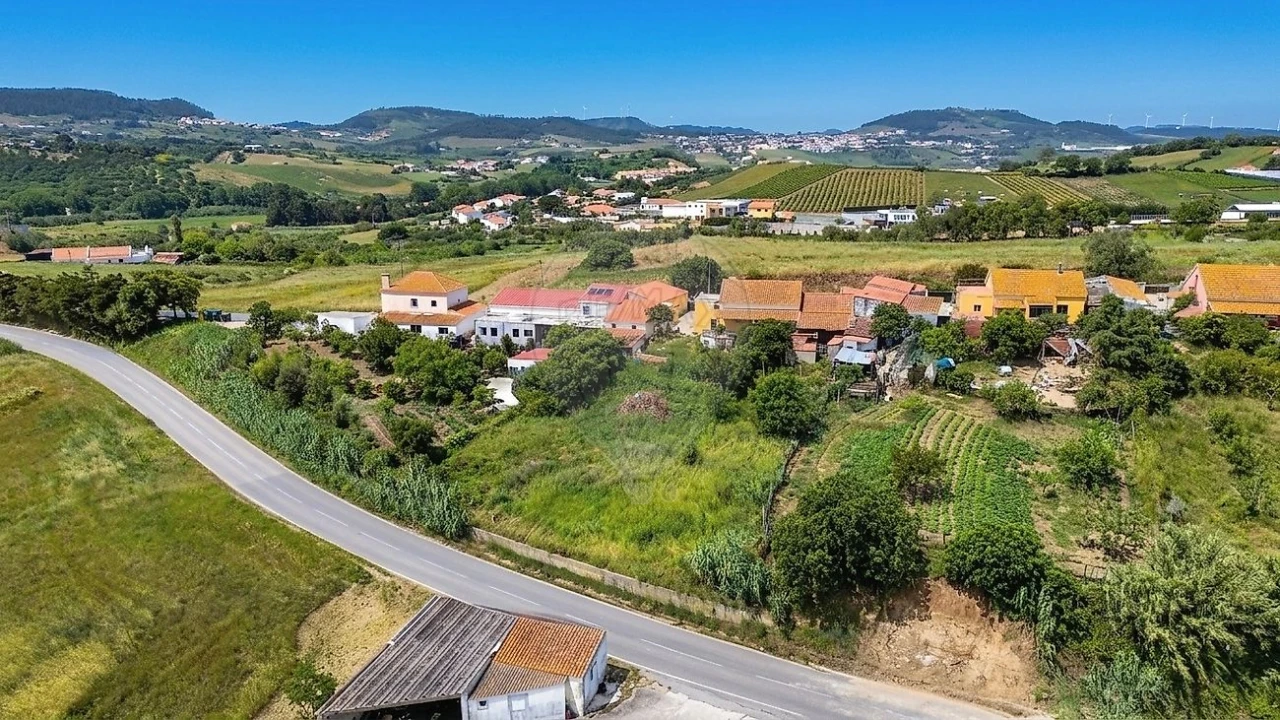 Moradia T2 para Venda em Azueira e Sobral da Abelheira Foto 21