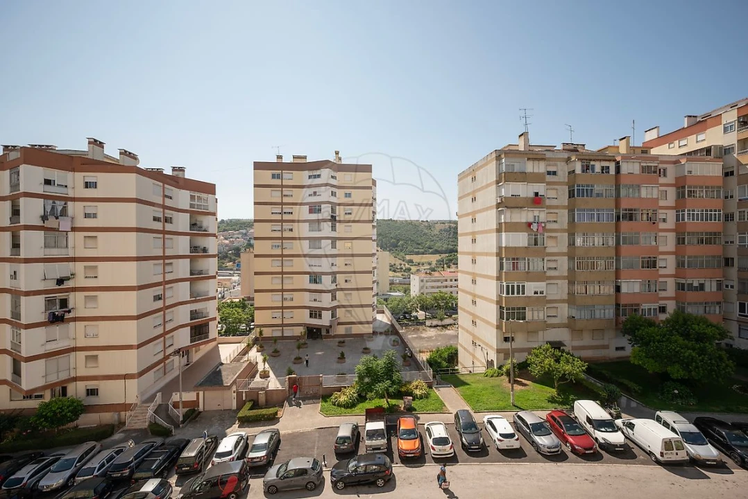Apartamento T3 para Arrendamento em Póvoa de Santo Adrião e Olival Basto Foto 18