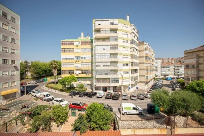 Apartamento T3 para Arrendamento em Póvoa de Santo Adrião e Olival Basto