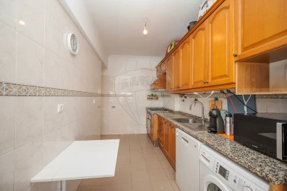 Apartamento T3 para Arrendamento em Póvoa de Santo Adrião e Olival Basto