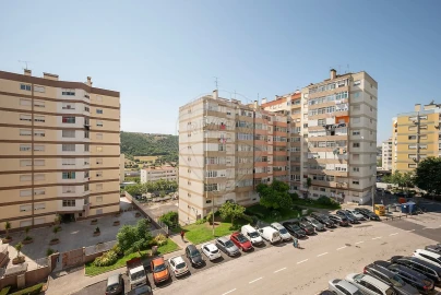 Apartamento T3 para Arrendamento em Póvoa de Santo Adrião e Olival Basto