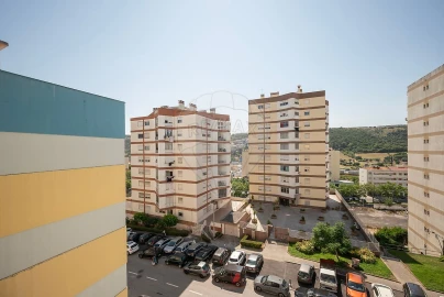 Apartamento T3 para Arrendamento em Póvoa de Santo Adrião e Olival Basto