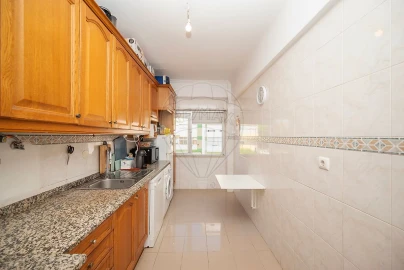 Apartamento T3 para Arrendamento em Póvoa de Santo Adrião e Olival Basto