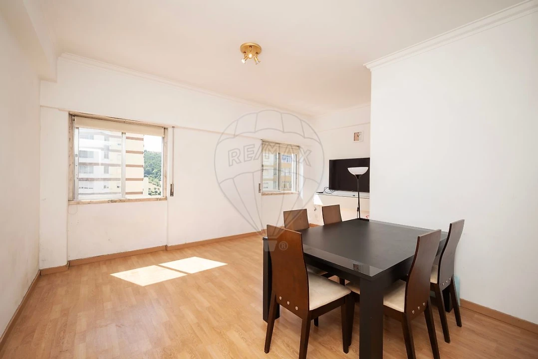 Apartamento T3 para Arrendamento em Póvoa de Santo Adrião e Olival Basto Foto 1