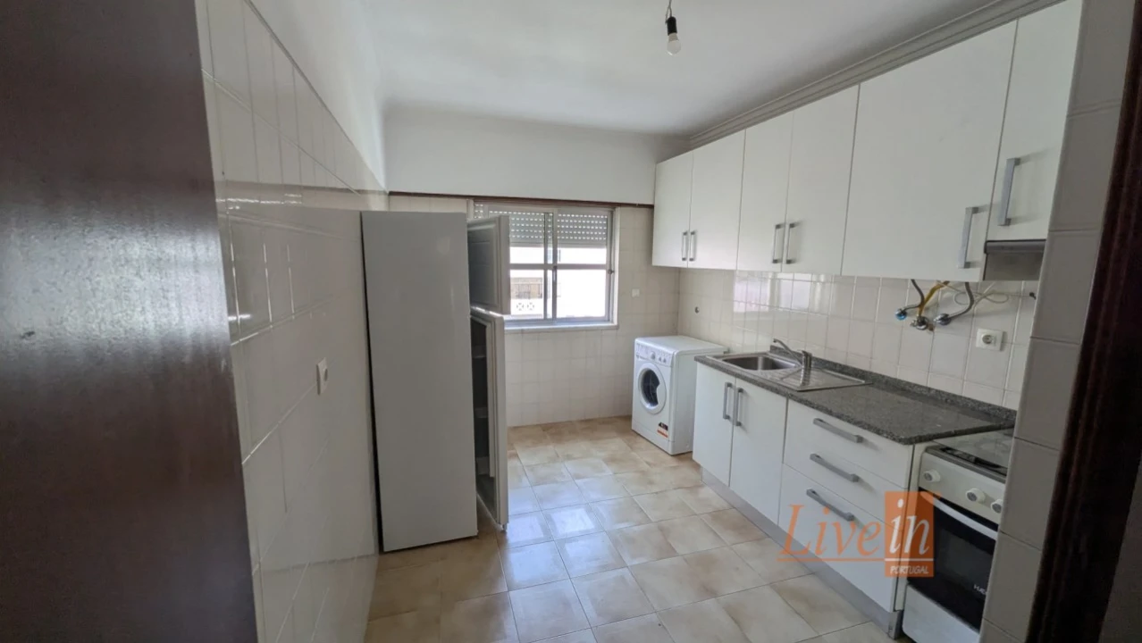 Apartamento T2 para Venda em Algueirão-Mem Martins Foto 4
