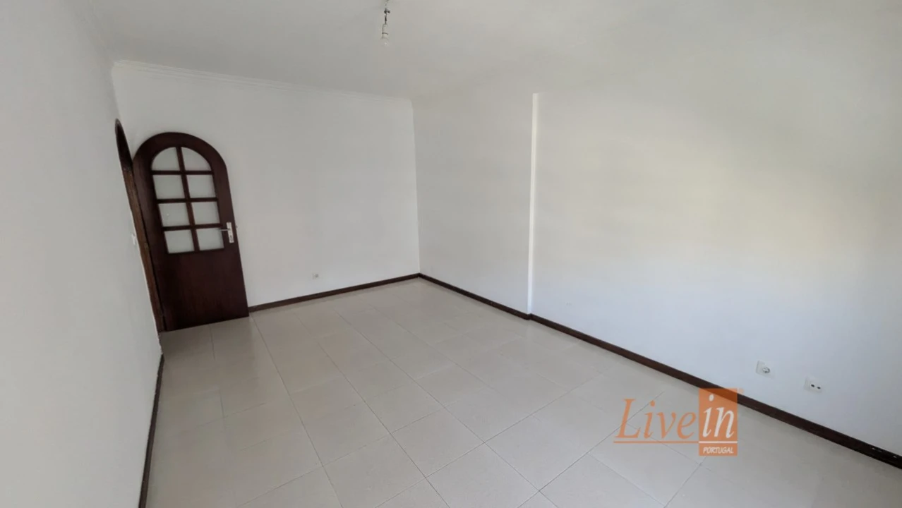 Apartamento T2 para Venda em Algueirão-Mem Martins Foto 9
