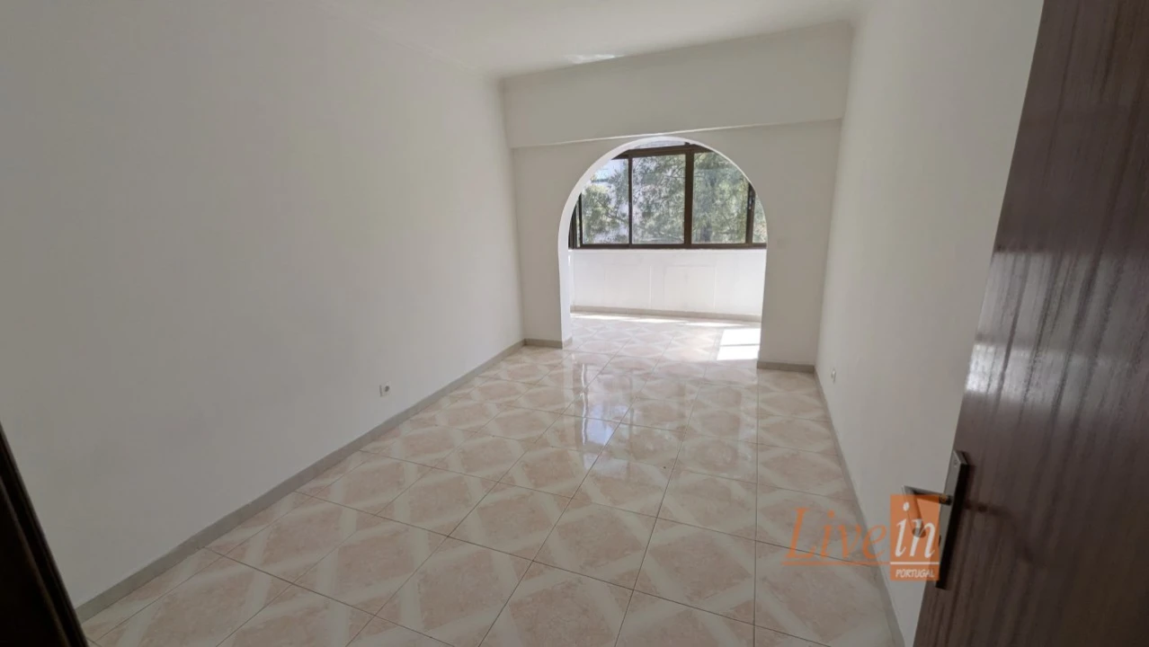 Apartamento T2 para Venda em Algueirão-Mem Martins Foto 11