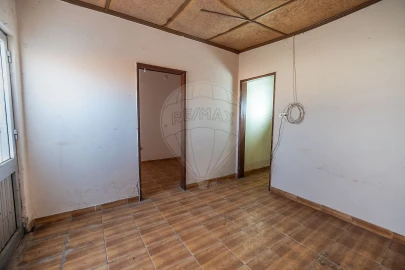 Moradia T2 para Venda em Ouca