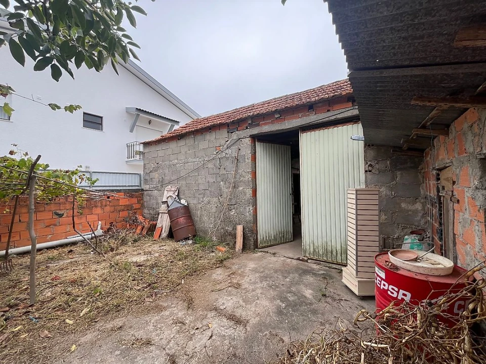 Moradia T2 para Venda em Ouca Foto 38