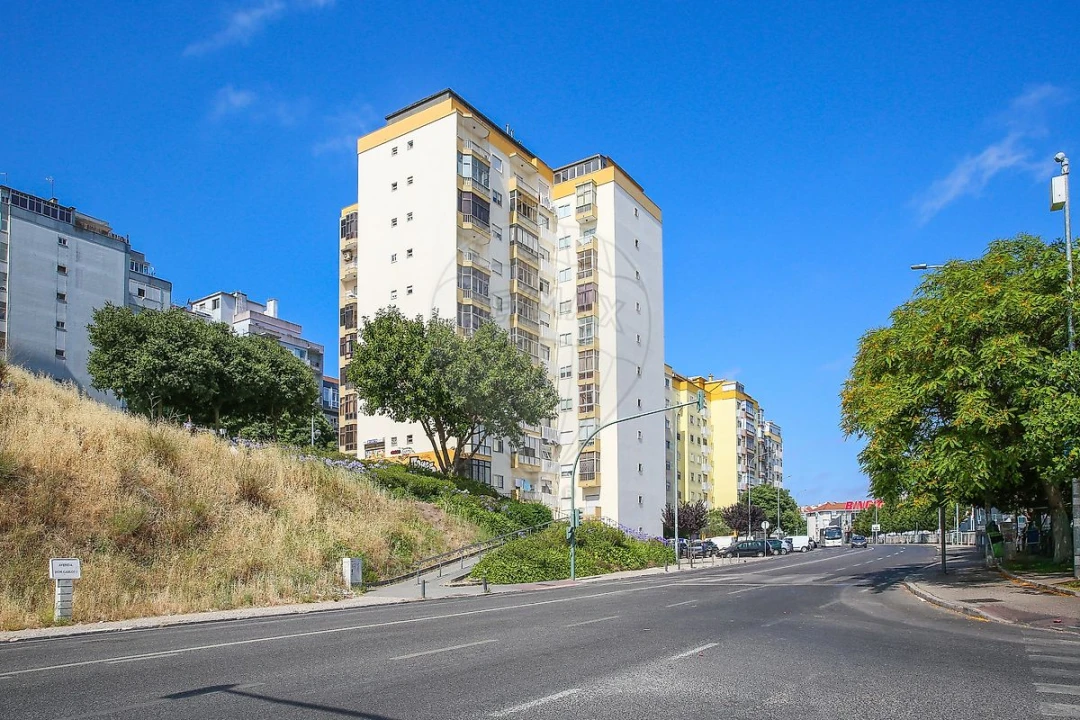 Apartamento T3 para Venda em Águas Livres Foto 3