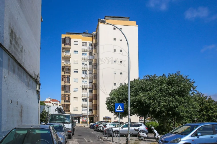 Apartamento T3 para Venda em Águas Livres Foto 2