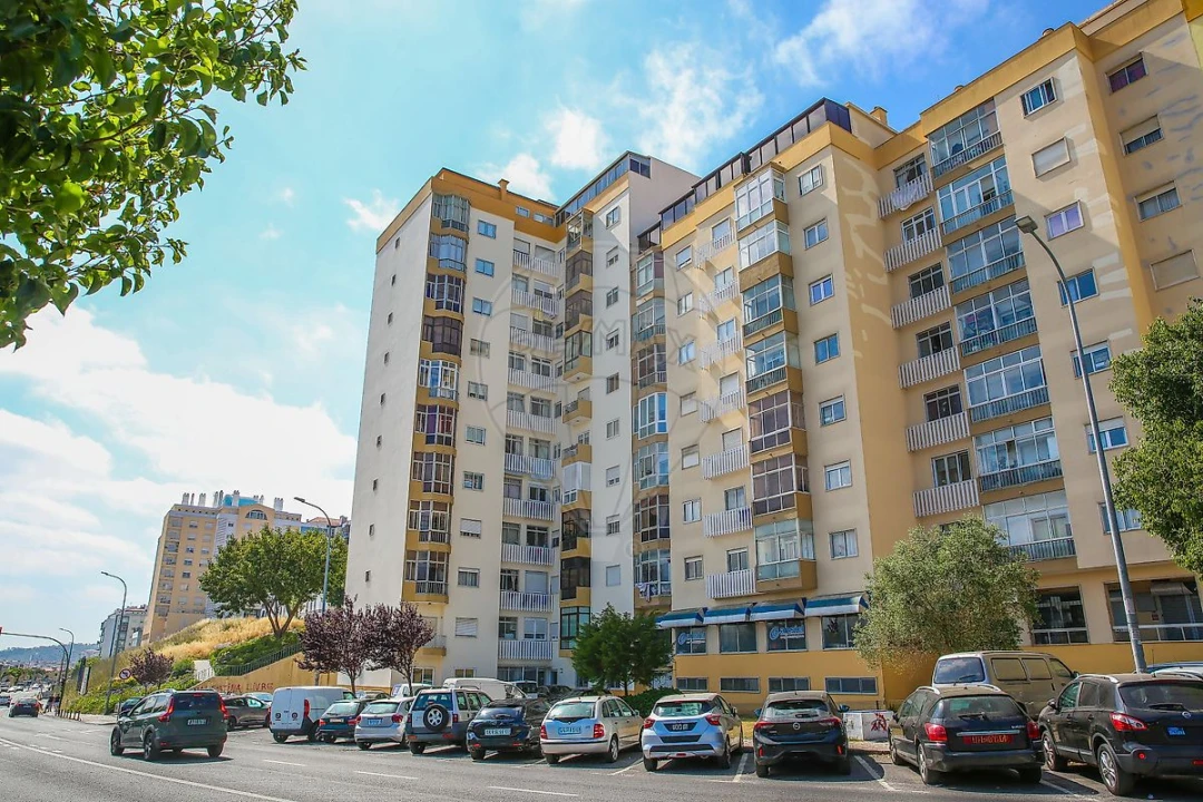 Apartamento T3 para Venda em Águas Livres Foto 1