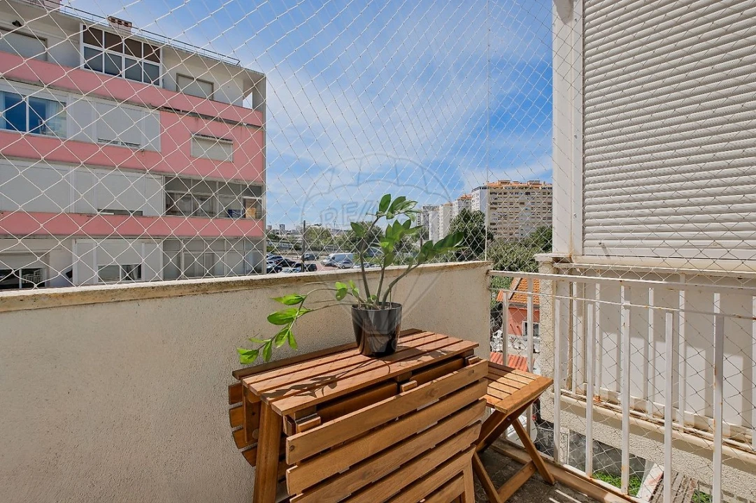 Apartamento T2 para Venda em Benfica Foto 3
