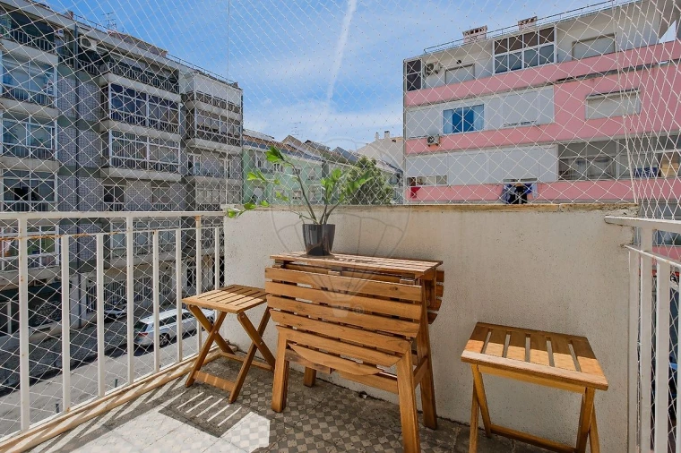 Apartamento T2 para Venda em Benfica Foto 2