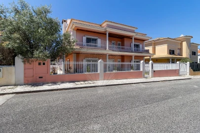 Moradia T7 para Venda em Atalaia e Alto Estanqueiro-Jardia