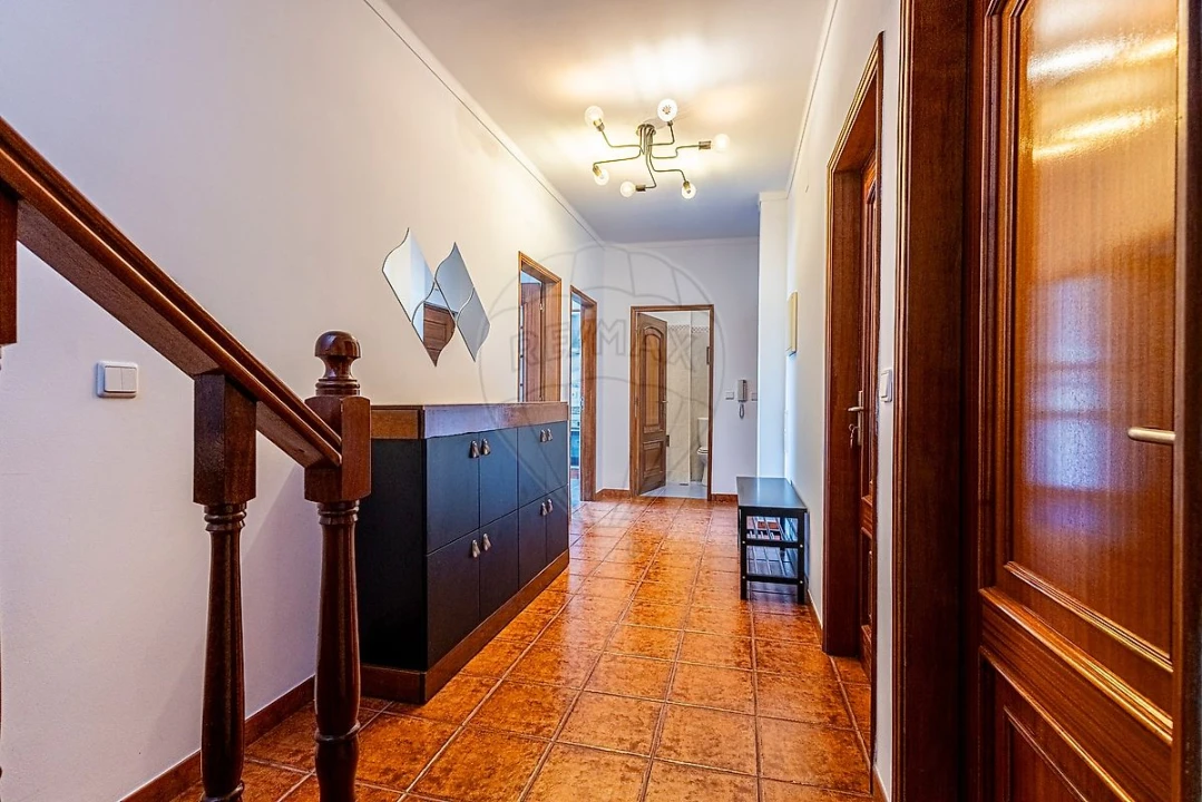 Apartamento T4 para Venda em Aveiras de Cima Foto 9