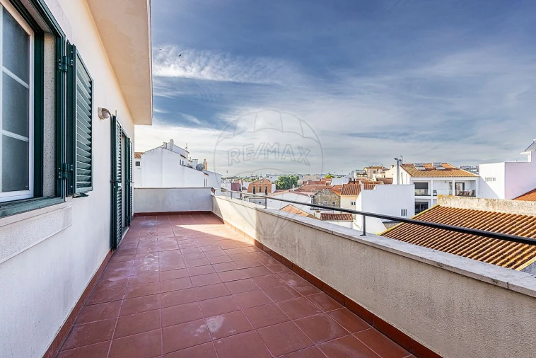 Apartamento T4 para Venda em Aveiras de Cima Foto 42