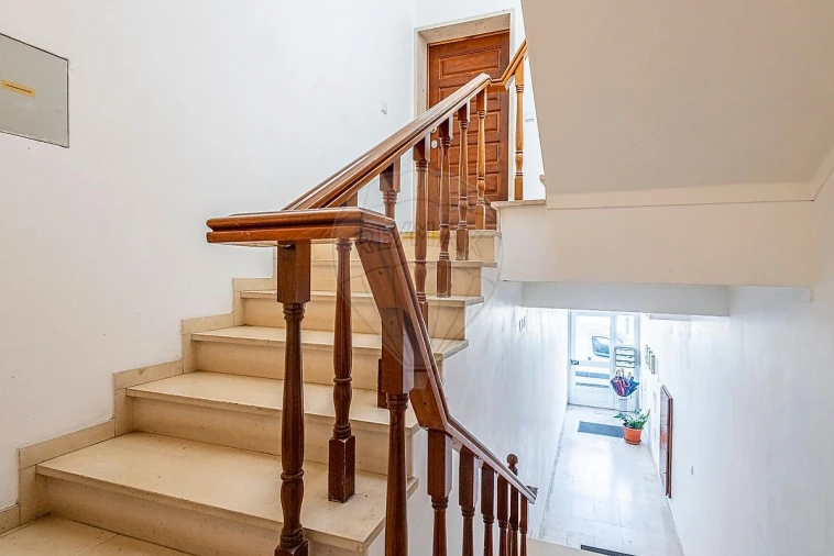 Apartamento T4 para Venda em Aveiras de Cima Foto 6