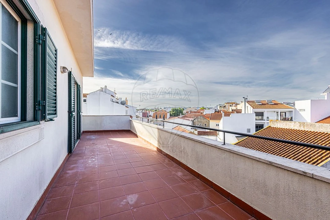 Apartamento T4 para Venda em Aveiras de Cima Foto 42