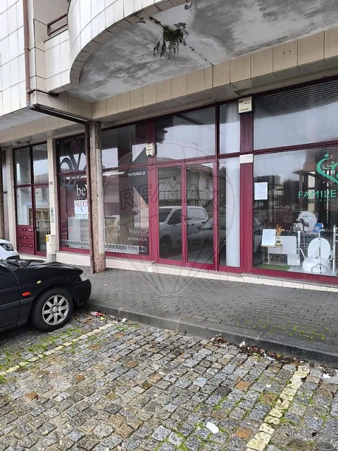 Loja para Venda em Paços de Brandão