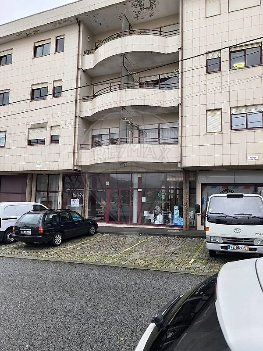 Loja para Venda em Paços de Brandão Foto 11