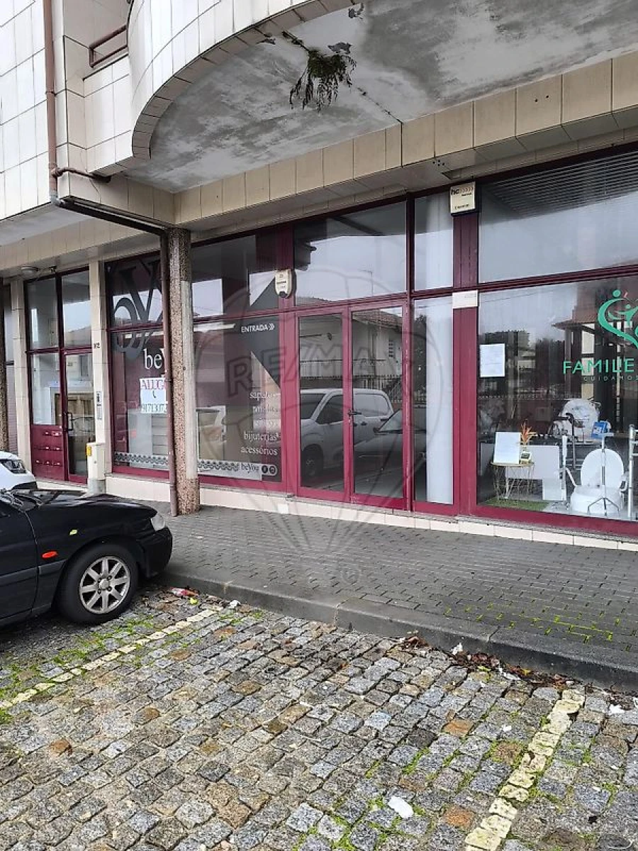 Loja para Venda em Paços de Brandão Foto 12