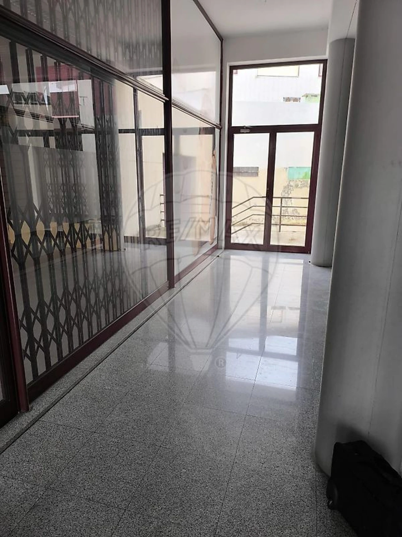 Loja para Venda em Paços de Brandão Foto 9