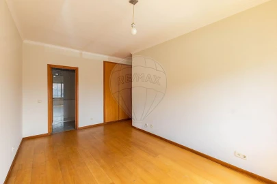 Apartamento T2 para Arrendamento em São Felix da Marinha