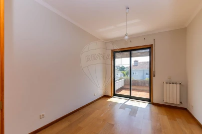 Apartamento T2 para Arrendamento em São Felix da Marinha