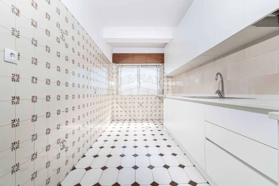 Apartamento T2 para Arrendamento em Massamá e Monte Abraão