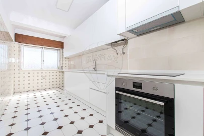 Apartamento T2 para Arrendamento em Massamá e Monte Abraão