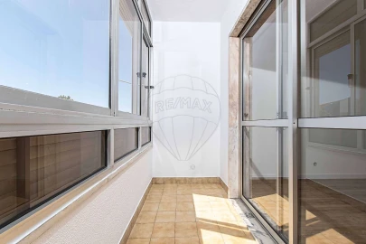 Apartamento T2 para Arrendamento em Massamá e Monte Abraão