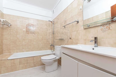 Apartamento T2 para Arrendamento em Massamá e Monte Abraão