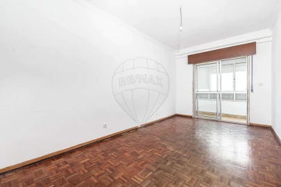 Apartamento T2 para Arrendamento em Massamá e Monte Abraão
