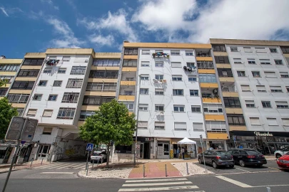 Apartamento T2 para Arrendamento em Massamá e Monte Abraão