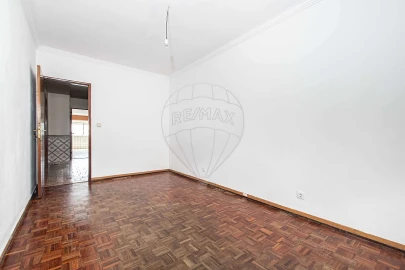 Apartamento T2 para Arrendamento em Massamá e Monte Abraão