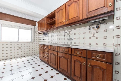 Apartamento T2 para Arrendamento em Massamá e Monte Abraão