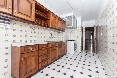Apartamento T2 para Arrendamento em Massamá e Monte Abraão
