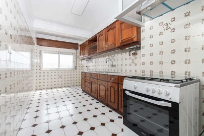 Apartamento T2 para Arrendamento em Massamá e Monte Abraão