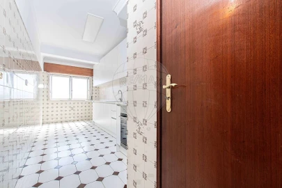 Apartamento T2 para Arrendamento em Massamá e Monte Abraão