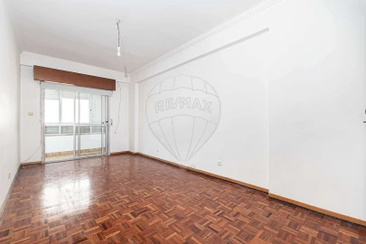 Apartamento T2 para Arrendamento em Massamá e Monte Abraão