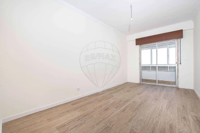 Apartamento T2 para Arrendamento em Massamá e Monte Abraão